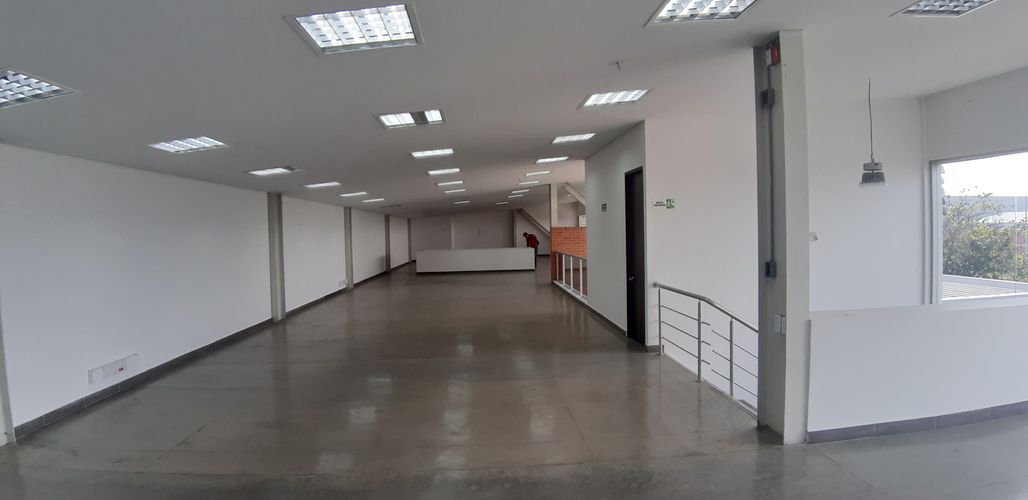 Bodega en arriendo en Brisas De Los Alamos, Cali, 4000 m² · foto 9 de 20