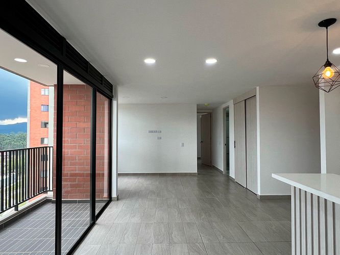 Apartamento de 2 alcobas en venta en Llano Grande, Rionegro, 75 m² · foto 2 de 12