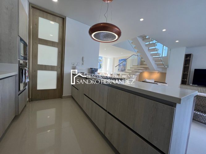 Casa de 4 alcobas en venta en Molinos Altos, Floridablanca, 367 m² · foto 3 de 22