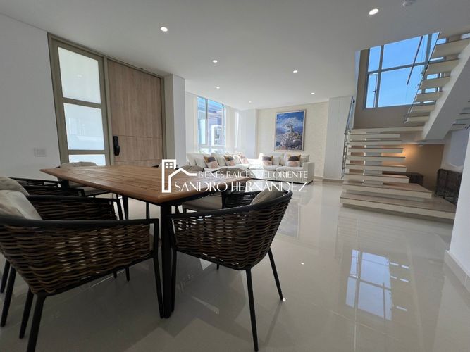 Casa de 4 alcobas en venta en Molinos Altos, Floridablanca, 367 m² · foto 4 de 22