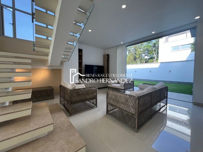 Casa de 4 alcobas en venta en Molinos Altos, Floridablanca, 367 m² · foto 5 de 22