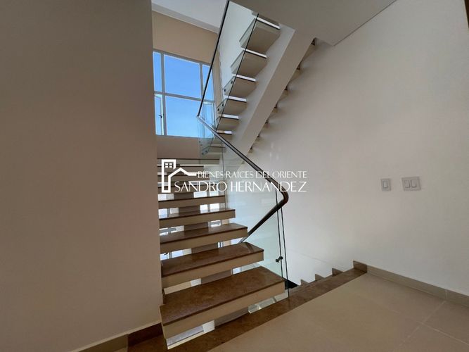 Casa de 4 alcobas en venta en Molinos Altos, Floridablanca, 367 m² · foto 11 de 22