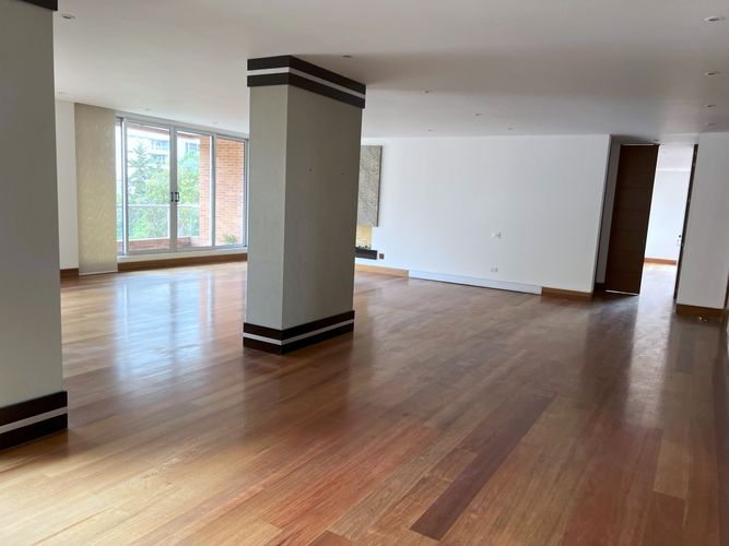 Apartamento de 4 alcobas en venta en Los Rosales, Bogotá, 375 m² · foto 10 de 24