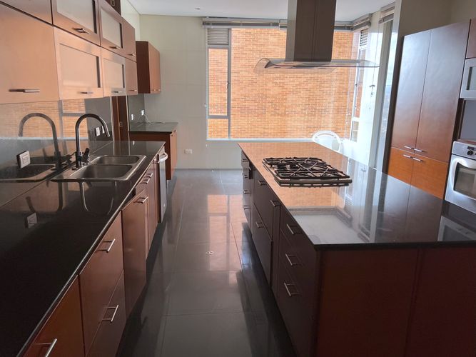 Apartamento de 4 alcobas en venta en Los Rosales, Bogotá, 375 m² · foto 5 de 24