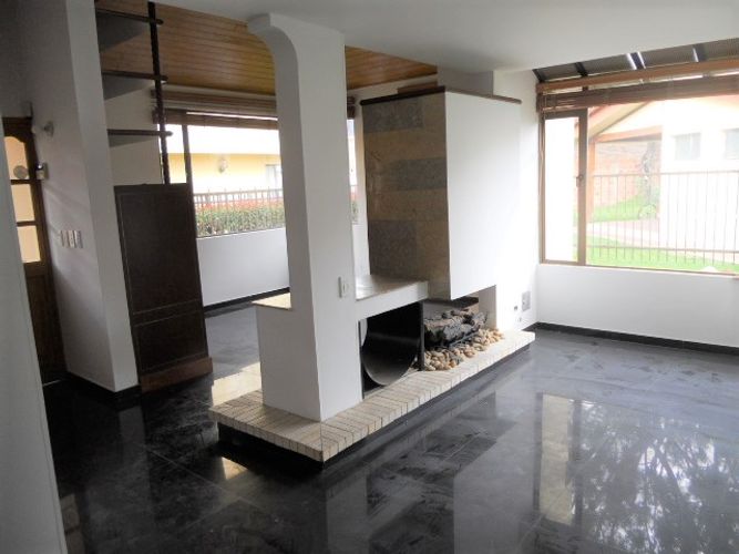Casa de 4 alcobas en venta en Lagos De Torca, Bogotá, 278 m² · foto 2 de 24
