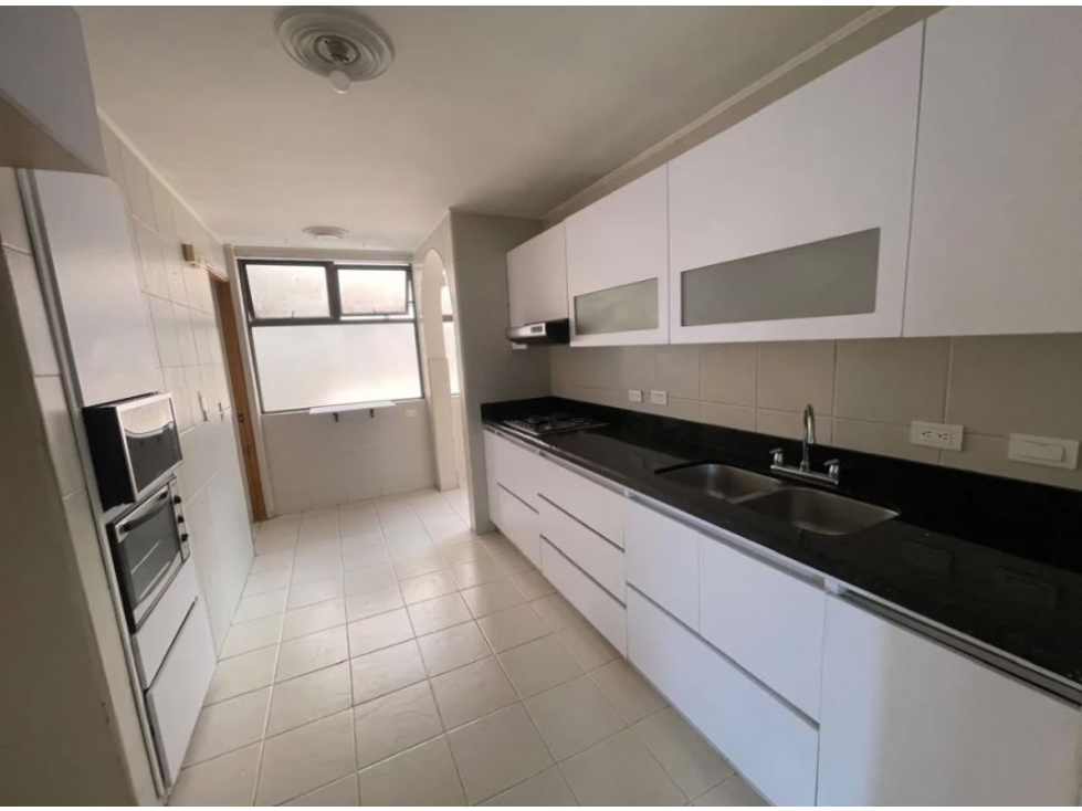 Apartamento en venta en El Poblado, Medellín 3