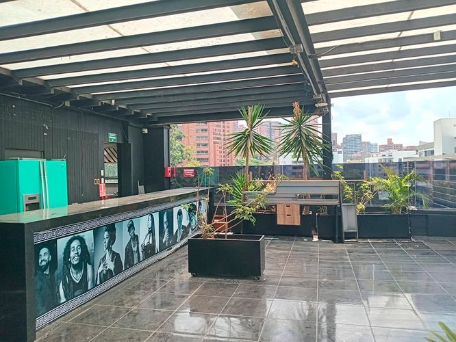 Local en arriendo en El Poblado, Medellín, 100 m² · foto 2 de 8