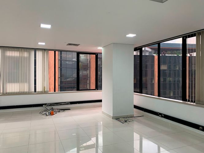 Oficina en arriendo en El Poblado, Medellín, 125 m² · foto 2 de 13