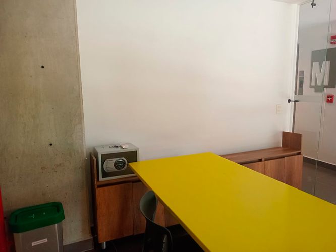 Oficina en arriendo en El Poblado, Medellín, 10 m² · foto 3 de 5