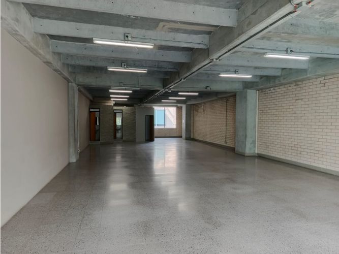 Oficina en arriendo en La Aguacatala, Medellín, 203 m² · foto 2 de 7