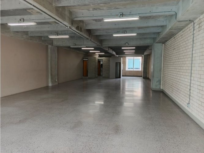 Oficina en arriendo en La Aguacatala, Medellín, 203 m² · foto 4 de 7