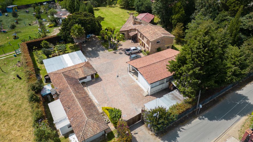 Casa de 5 alcobas en venta en Laura Vicuña, Chía · foto 2 de 24