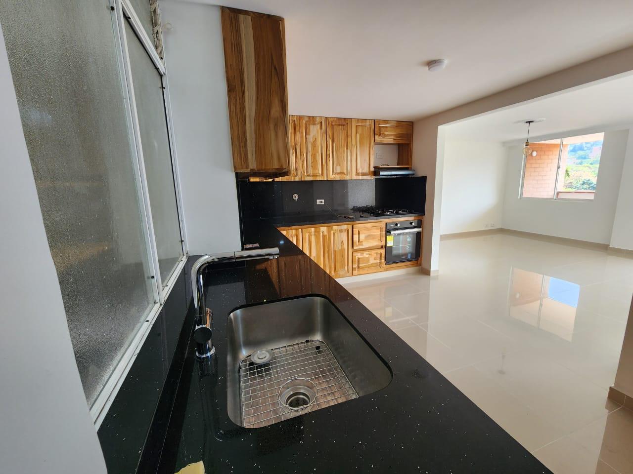 Apartamento en venta en Loma De Las Brujas, Envigado · foto 3 de 24