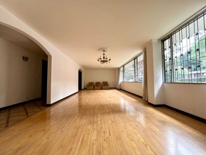 Apartamento de 4 alcobas en venta en Chico Norte, Bogotá, 195 m² · foto 2 de 22