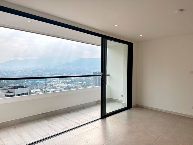 Apartamento de 2 alcobas en arriendo en El Poblado, Medellín, 86 m² · foto 2 de 16
