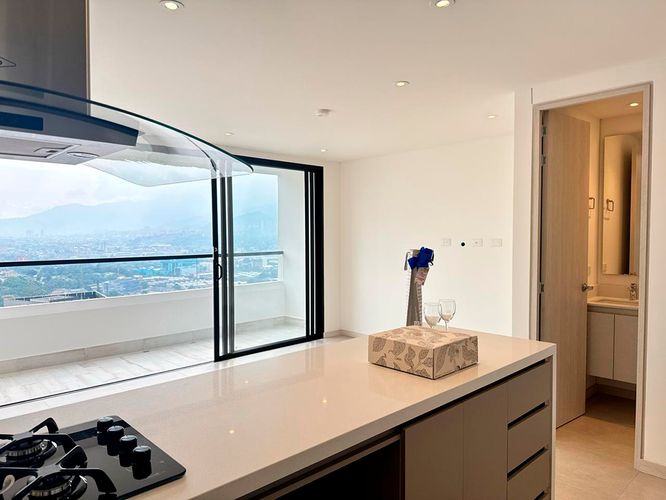 Apartamento de 2 alcobas en arriendo en El Poblado, Medellín, 86 m² · foto 4 de 16