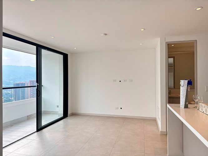 Apartamento de 2 alcobas en arriendo en El Poblado, Medellín, 86 m² · foto 5 de 16