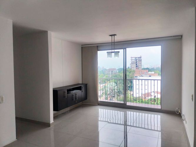 Apartamento de 3 alcobas en arriendo en El Poblado, Medellín, 78 m² · foto 2 de 17