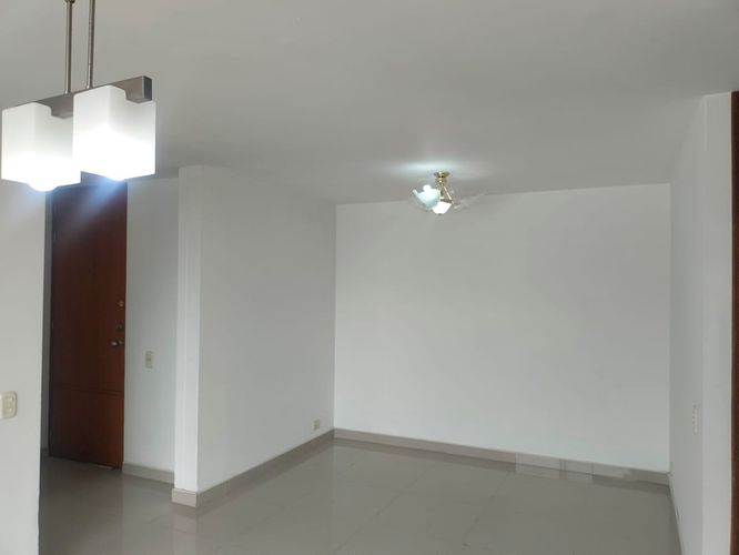 Apartamento de 3 alcobas en arriendo en El Poblado, Medellín, 78 m² · foto 3 de 17