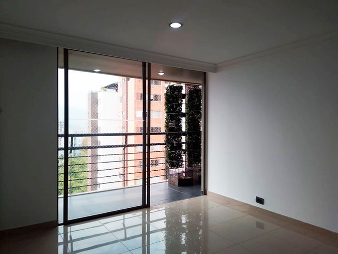 Apartamento de 2 alcobas en arriendo en Castropol, Medellín, 80 m² · foto 4 de 15