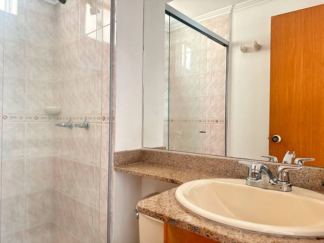 Apartamento de 2 alcobas en arriendo en El Poblado, Medellín, 76 m² · foto 14 de 15