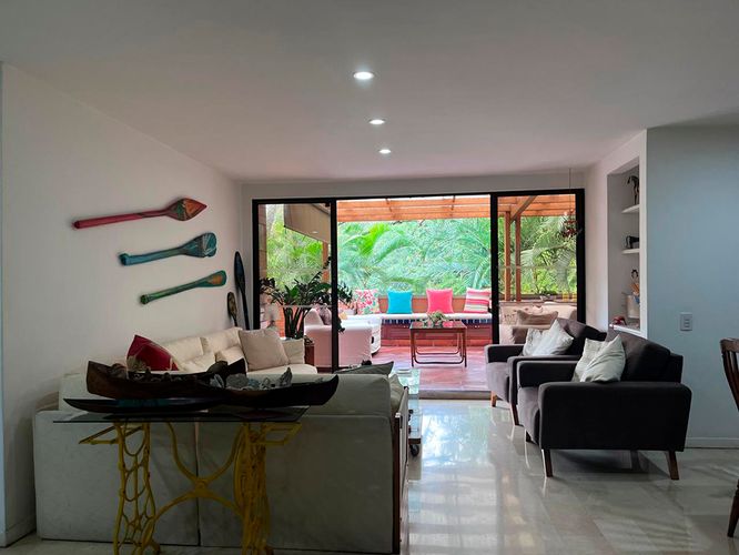 Apartamento de 2 alcobas en venta en El Poblado, Medellín, 120 m² · foto 2 de 20