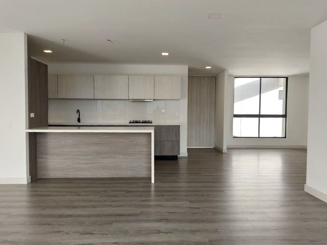 Apartamento de 3 alcobas en arriendo en Transversal Superior, Medellín, 160 m² · foto 4 de 20