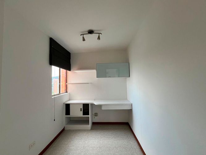 Apartamento de 3 alcobas en arriendo en El Tesoro, Medellín, 94 m² · foto 3 de 17