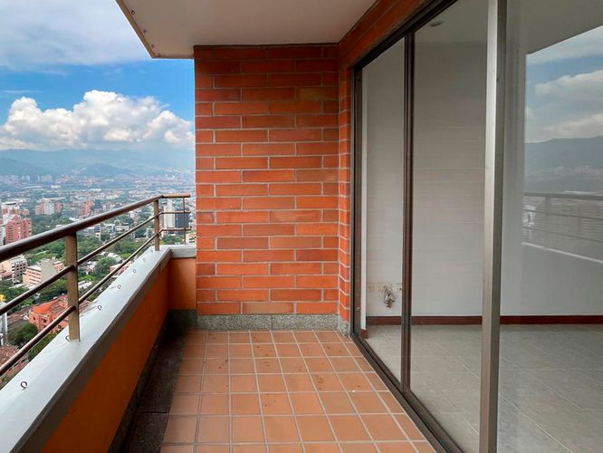 Apartamento de 3 alcobas en arriendo en El Tesoro, Medellín, 94 m² · foto 16 de 17