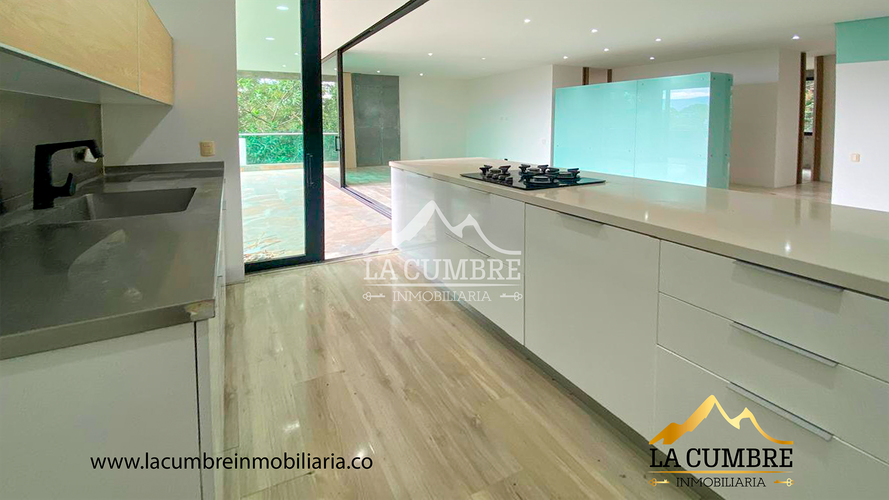 Apartamento de 3 alcobas en arriendo en Los Balsos, Medellín, 180 m² · foto 5 de 16