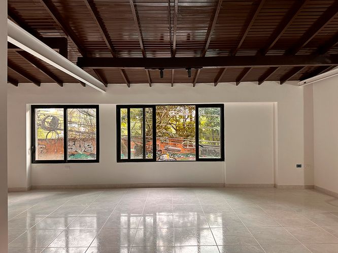 Local en arriendo en El Poblado, Medellín, 62 m² · foto 2 de 9