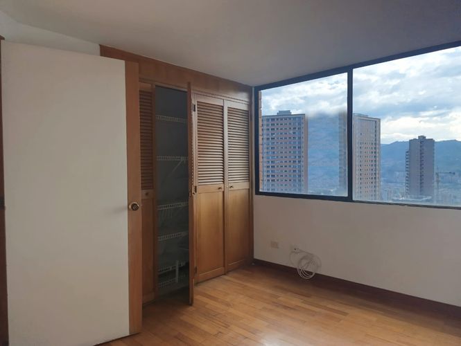 Apartamento de 3 alcobas en arriendo en Los Balsos, Medellín, 153 m² · foto 10 de 20