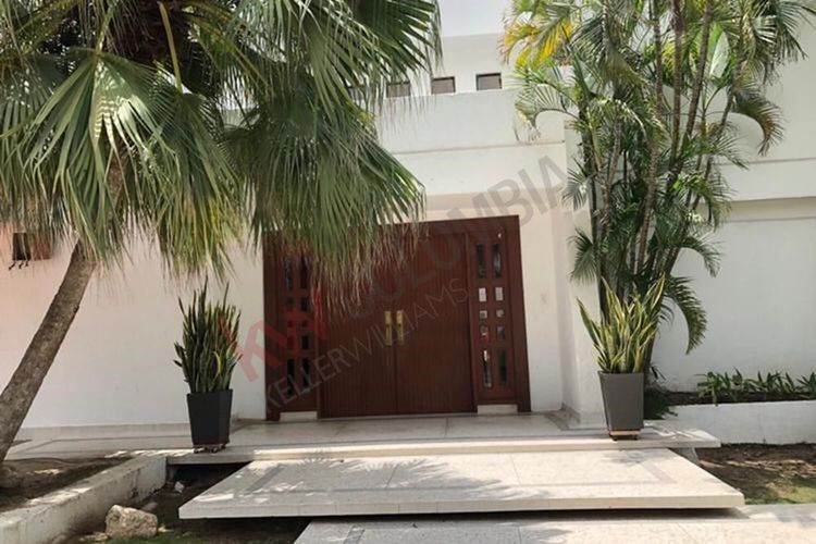 Casa de 4 alcobas en venta en Altos De Riomar, Barranquilla, 375 m² · foto 2 de 16