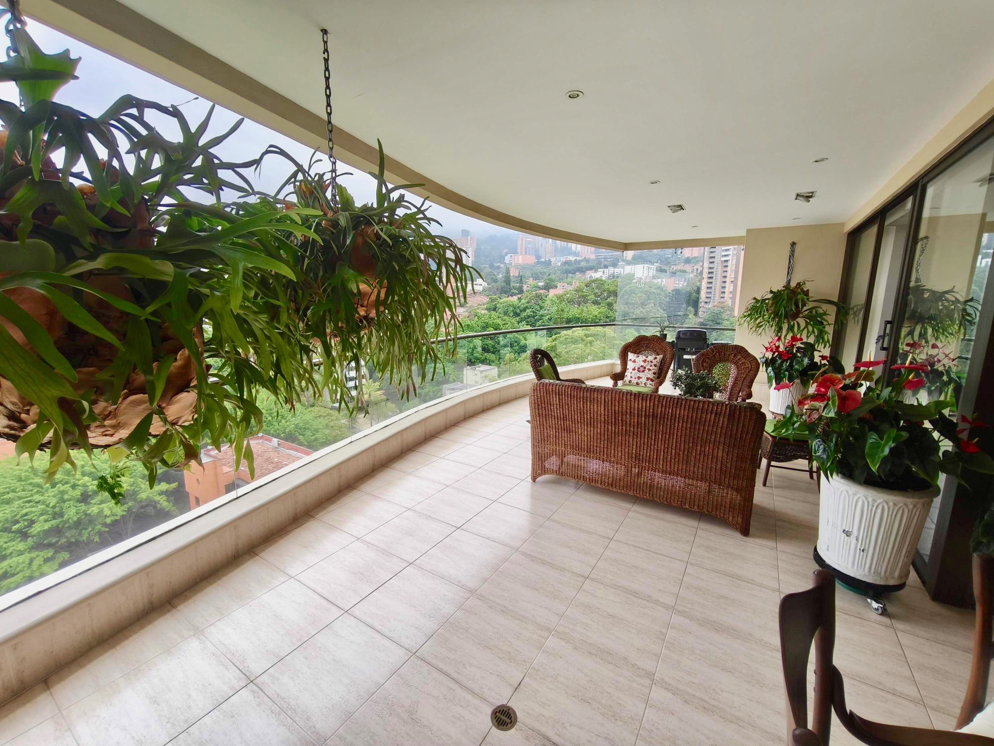 Apartamento en venta en El Poblado, Medellín · foto 8 de 23