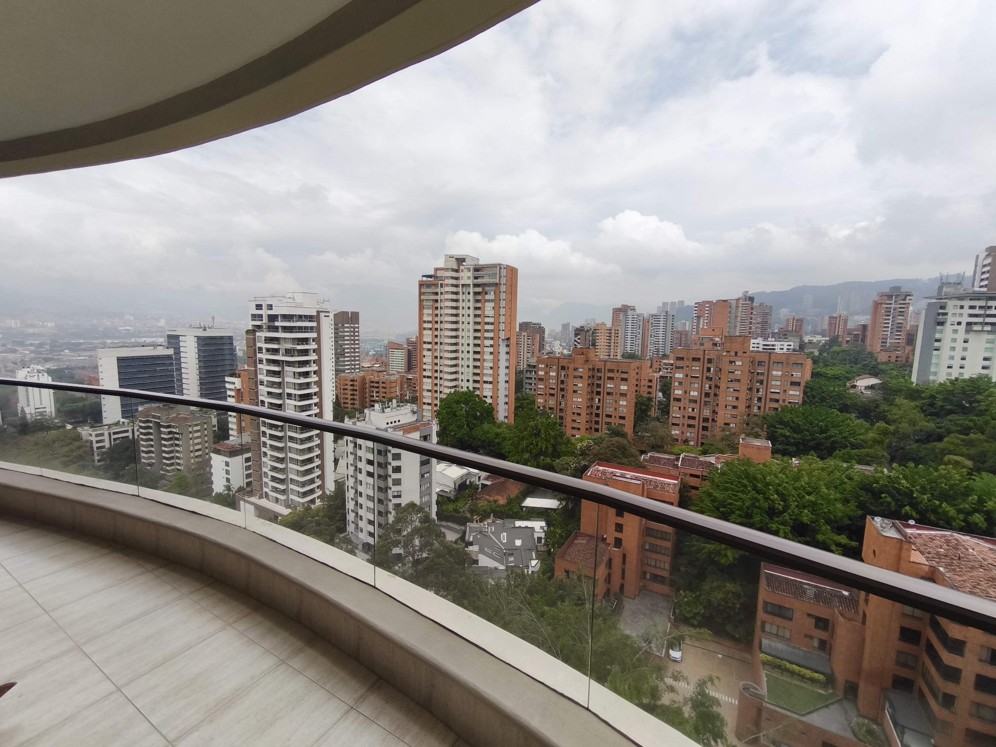 Apartamento en venta en El Poblado, Medellín · foto 9 de 23