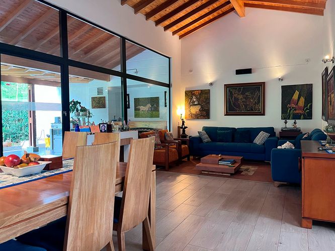 Casa de 3 alcobas en venta en Santa Elena, El Retiro, 306 m² · foto 2 de 20