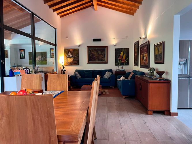 Casa de 3 alcobas en venta en Santa Elena, El Retiro, 306 m² · foto 4 de 20