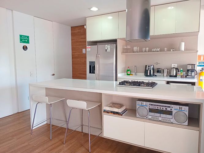 Apartamento de 2 alcobas en venta en El Poblado, Medellín, 91 m² · foto 6 de 13