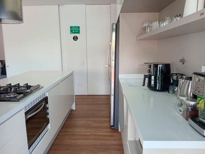 Apartamento de 2 alcobas en venta en El Poblado, Medellín, 91 m² · foto 8 de 13