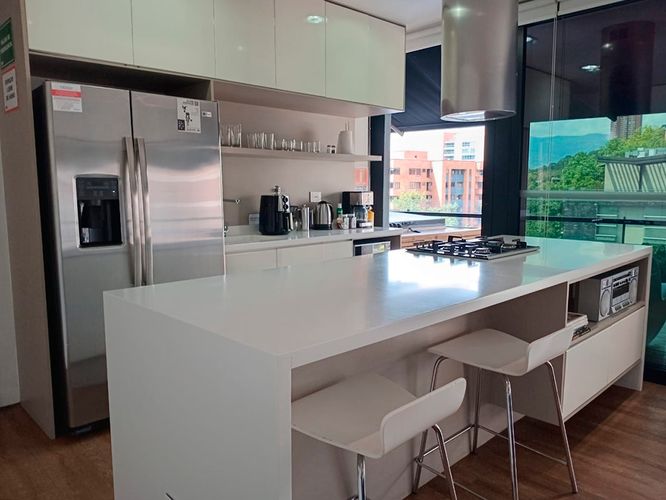 Apartamento de 2 alcobas en venta en El Poblado, Medellín, 91 m² · foto 9 de 13