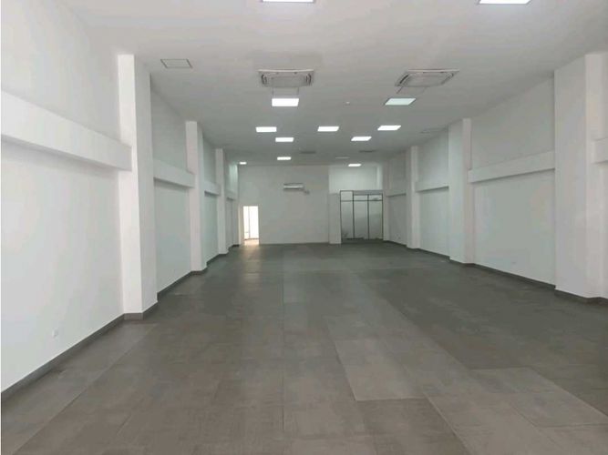 Bodega en arriendo en Prado, Bello, 240 m² · foto 2 de 14
