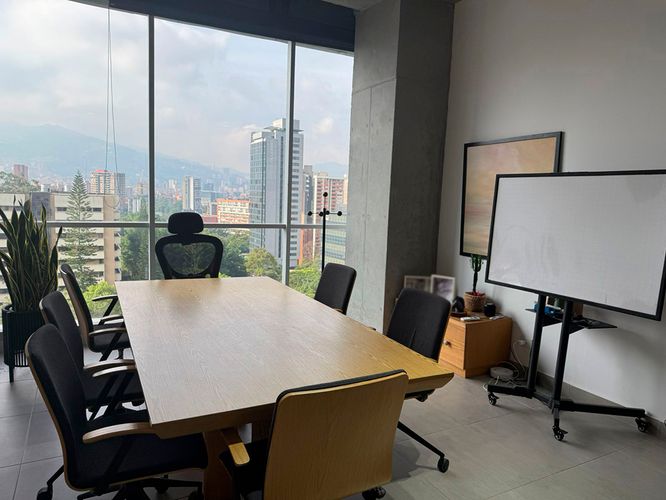 Oficina en arriendo en El Poblado, Medellín, 33 m² · foto 2 de 8
