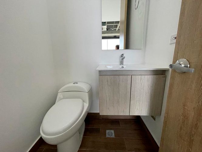 Oficina en arriendo en El Poblado, Medellín, 33 m² · foto 8 de 8