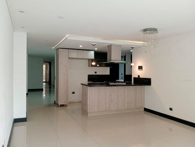 Apartamento de 3 alcobas en arriendo en Laureles, Medellín, 139 m² · foto 3 de 19