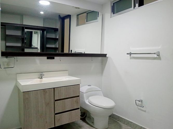Apartamento de 3 alcobas en arriendo en Laureles, Medellín, 139 m² · foto 16 de 19