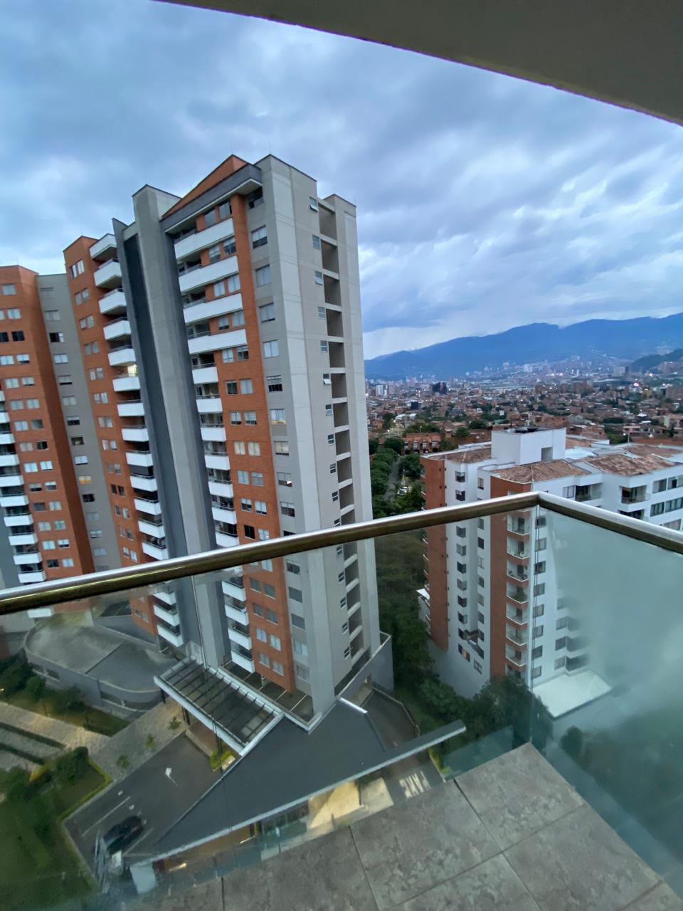 Apartamento en venta en Loma Benedictinos, Medellín · foto 2 de 9
