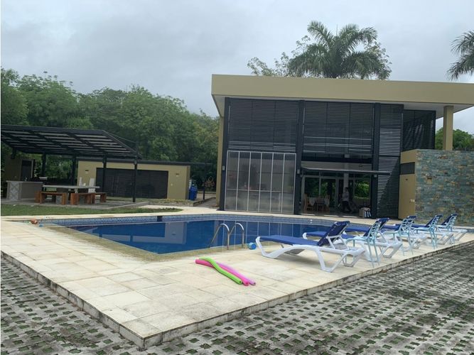Casa de 4 alcobas en venta en Piamonte, Girardot, 516 m² · foto 2 de 24