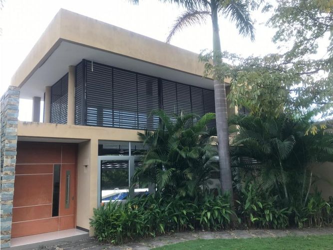 Casa de 4 alcobas en venta en Piamonte, Girardot, 516 m² · foto 5 de 24