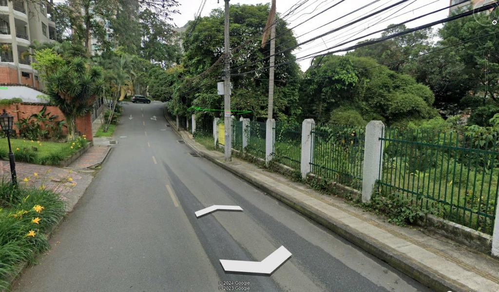 Lote en venta en El Poblado, Medellín [No disponible] 2