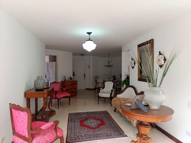 Apartamento de 2 alcobas en venta en El Poblado, Medellín, 93 m² · foto 1 de 20